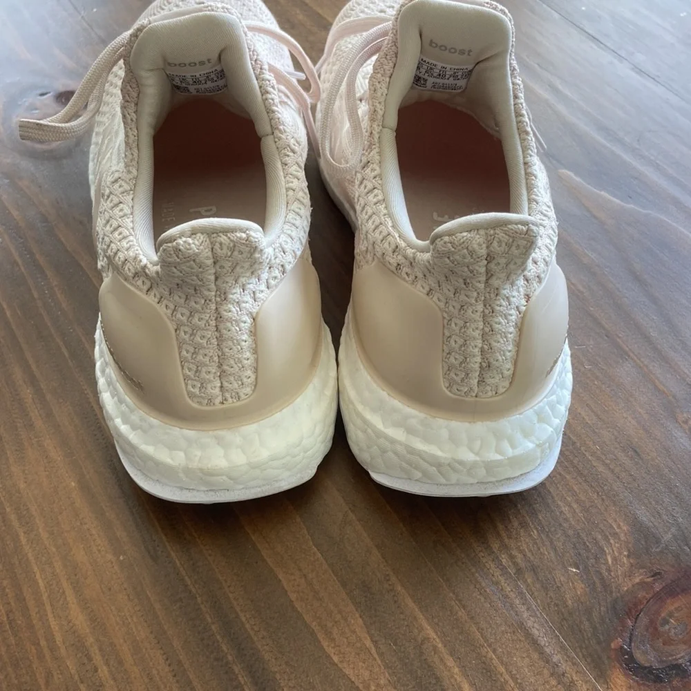 Women’s Adidas Ultraboost DNA Sneakers - Picture 7 of 8
